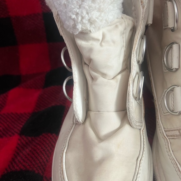 Sorel Cream Winter Boots with Fur - Picture 5 of 6